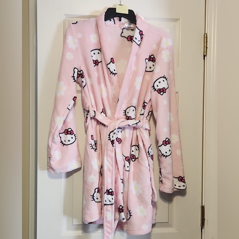 hello kitty robe NWT